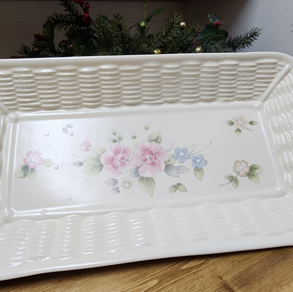 Pfaltzgraff Dining Pfaltzgraff Woven Wicker Look Edge Bread Tray